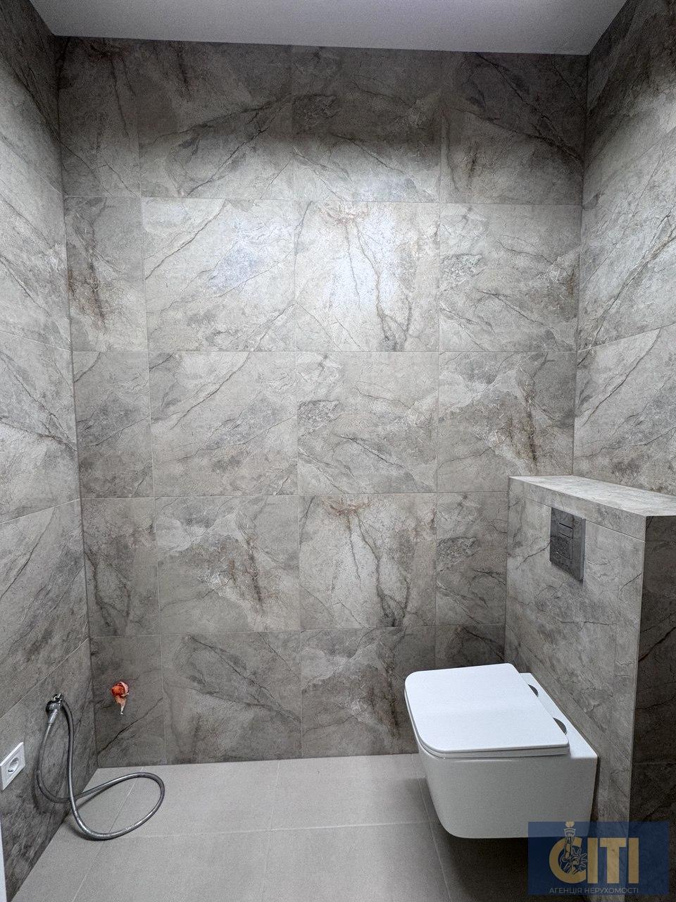 Комерційне приміщення в сучасному бізнес-центрі по вул. Київська, 62 м², на 5-му поверсі. Комерційне приміщення в сучасному бізнес-центрі по вул. Київська, 62 м², на 5-му поверсі.