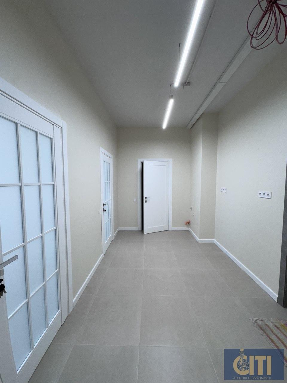 Комерційне приміщення в сучасному бізнес-центрі по вул. Київська, 62 м², на 5-му поверсі. Комерційне приміщення в сучасному бізнес-центрі по вул. Київська, 62 м², на 5-му поверсі.