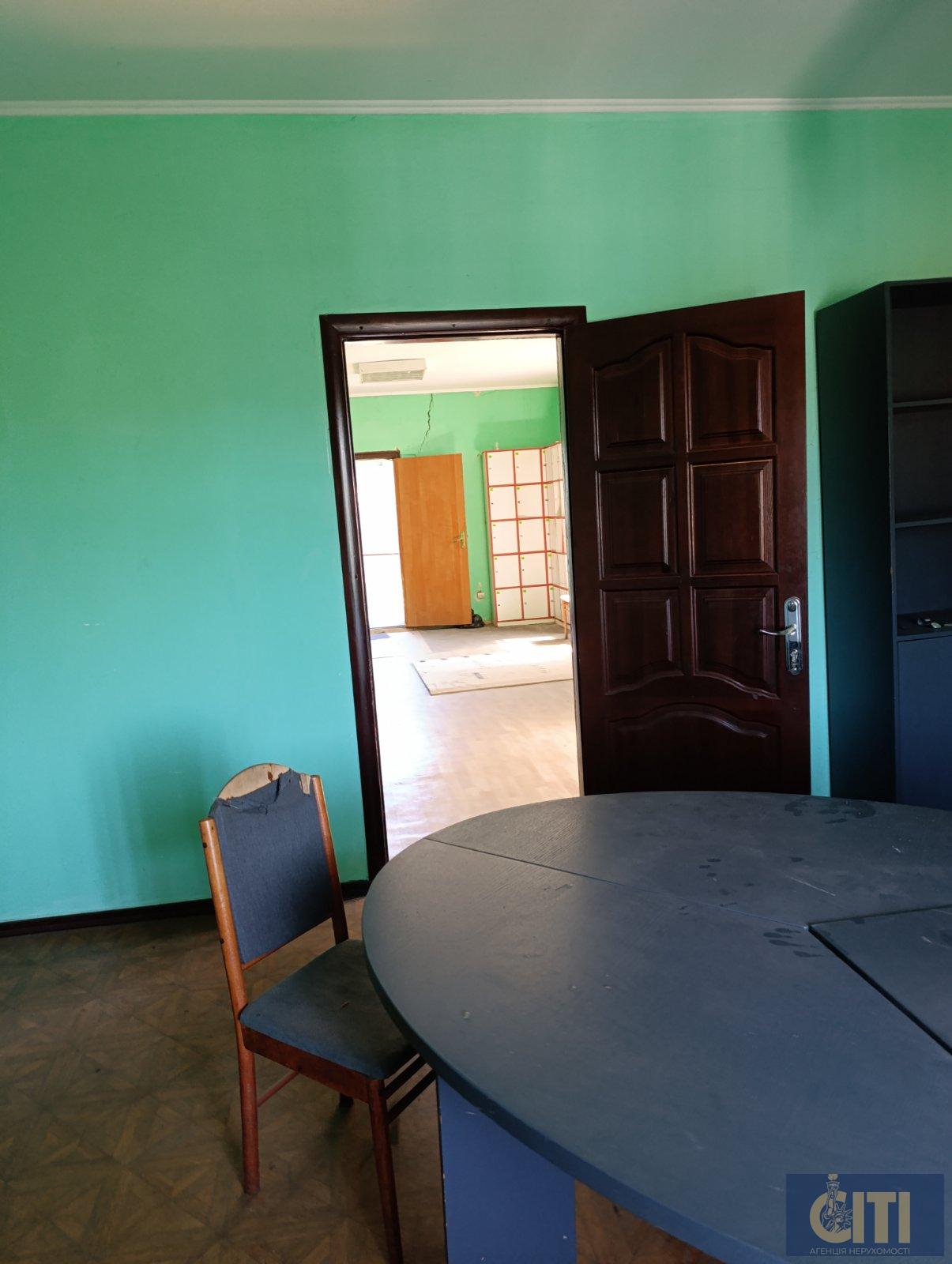 Офисное помещение 50 м², на улице Ивана Гонты Офісне приміщення 50 м², на вулиці Івана Гонти