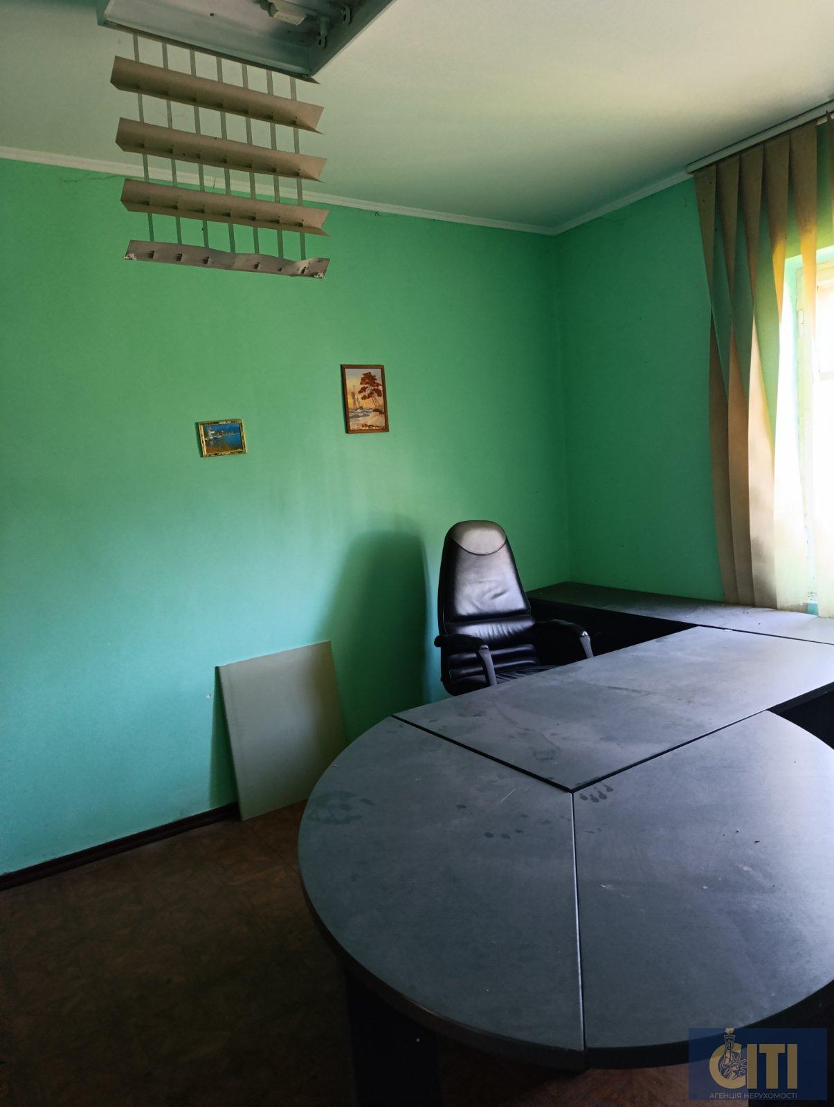 Офисное помещение 50 м², на улице Ивана Гонты Офісне приміщення 50 м², на вулиці Івана Гонти