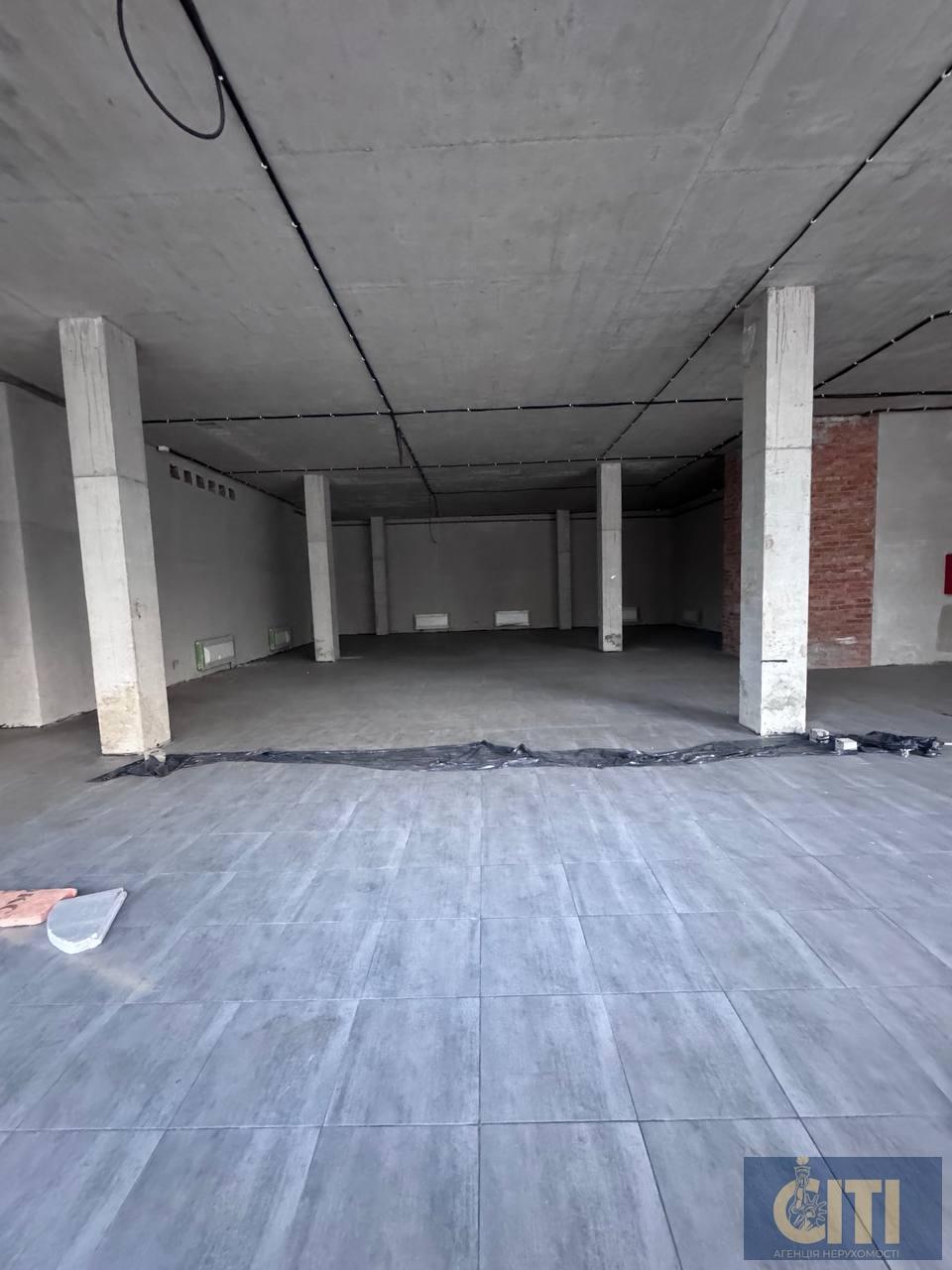 Оренда фасадного приміщення комерційного призначення, вул.Грушевського, 253 м2. Оренда фасадного приміщення комерційного призначення, вул.Грушевського, 253 м2.