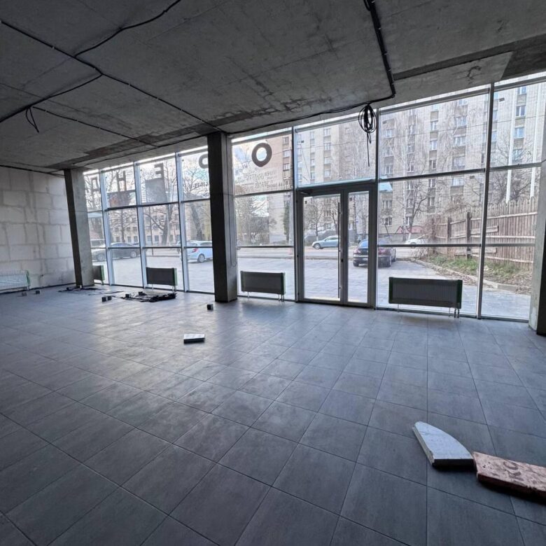 Оренда фасадного приміщення комерційного призначення, вул.Грушевського, 253 м2.