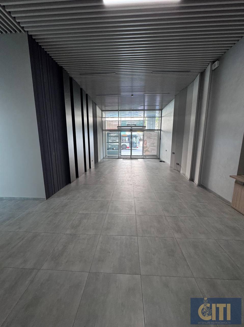 Панорамне приміщення в сучасному бізнес-центрі по вул. Київська, 62 м², на 5-му поверсі Панорамне приміщення в сучасному бізнес-центрі по вул. Київська, 62 м², на 5-му поверсі