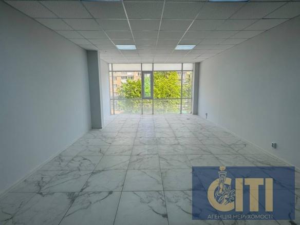 Приміщення в бізнес-центрі по вул. Перемоги, 43 м², на 2-му поверсі. Перемоги, 43 м², на 2-му поверсі.