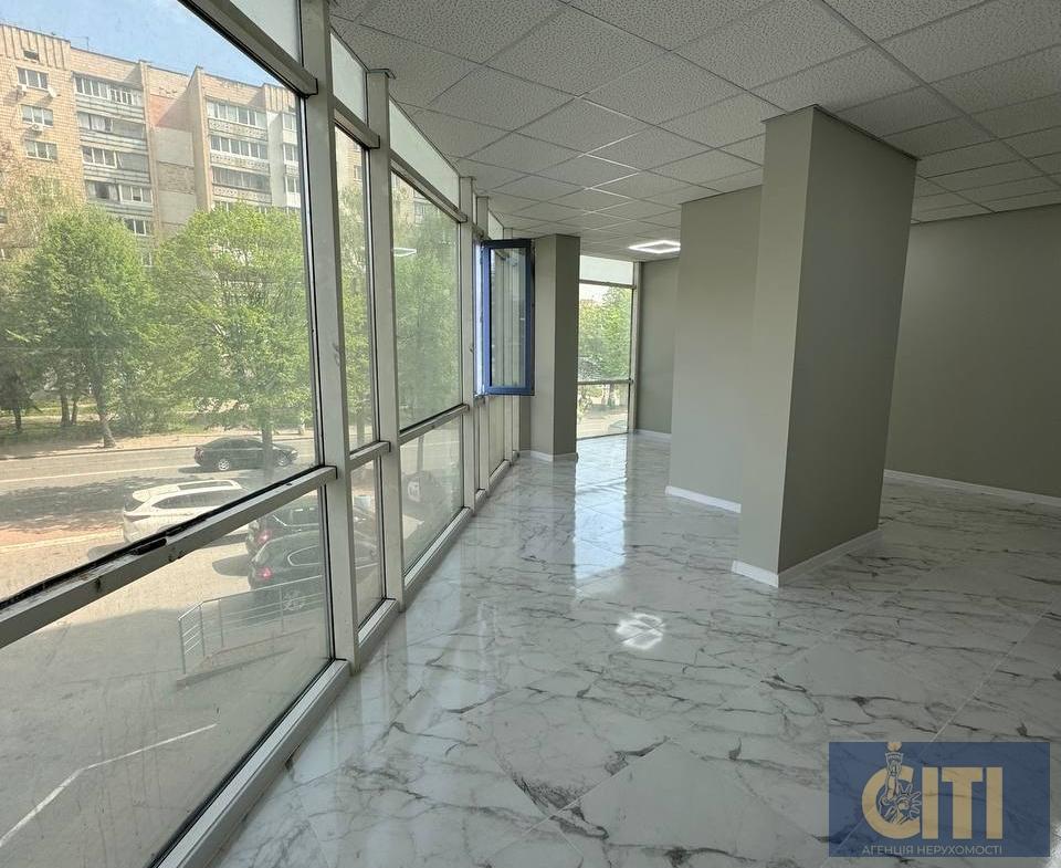 Приміщення в бізнес-центрі по вул. Перемоги, 52 м², простір типу open space на 2-му поверсі. Перемоги, 52 м², простір типу open space на 2-му поверсі.