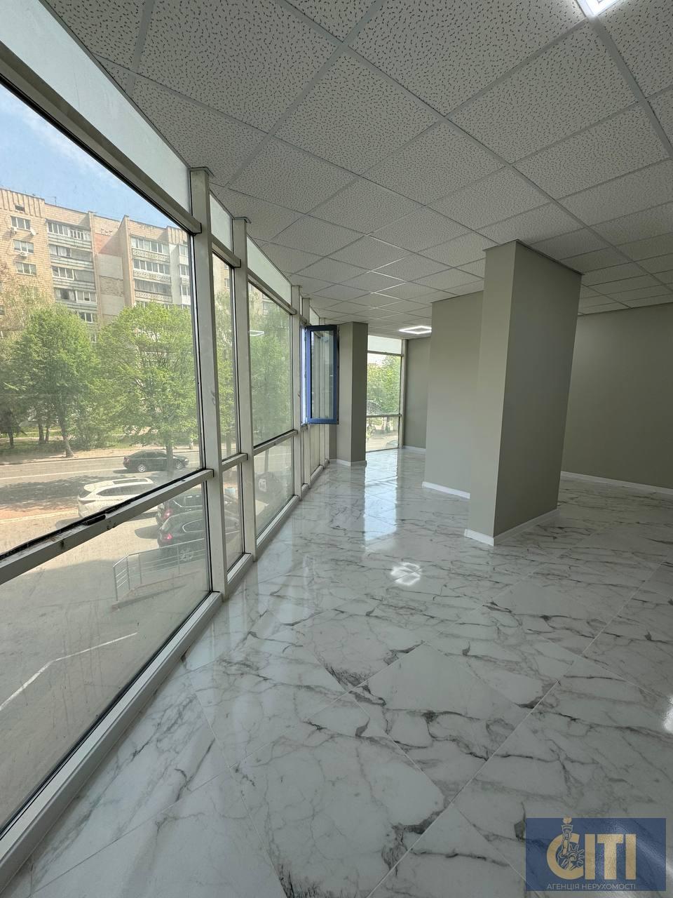 Приміщення в бізнес-центрі по вул. Перемоги, 52 м², простір типу open space на 2-му поверсі. Перемоги, 52 м², простір типу open space на 2-му поверсі.
