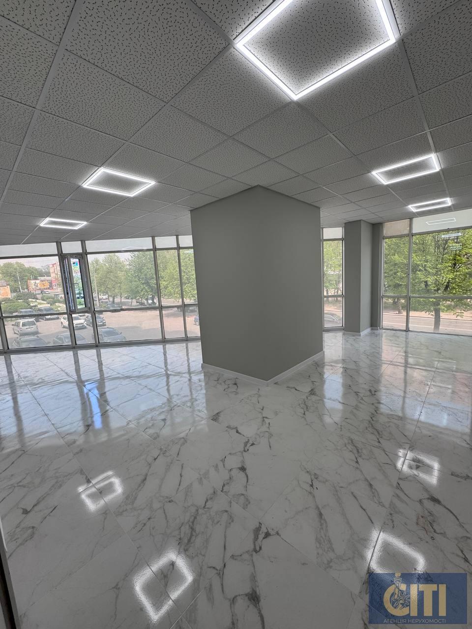 Приміщення в бізнес-центрі по вул. Перемоги, 52 м², простір типу open space на 2-му поверсі. Перемоги, 52 м², простір типу open space на 2-му поверсі.
