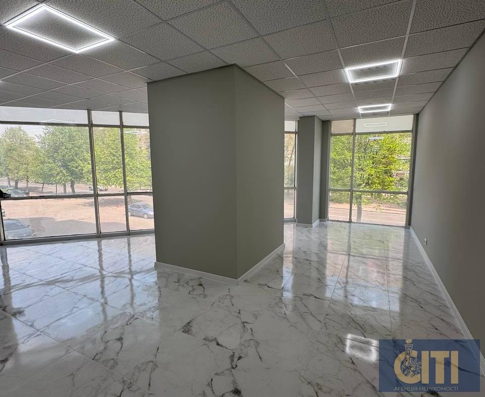 Приміщення в бізнес-центрі по вул. Перемоги, 52 м², простір типу open space на 2-му поверсі. Перемоги, 52 м², простір типу open space на 2-му поверсі.