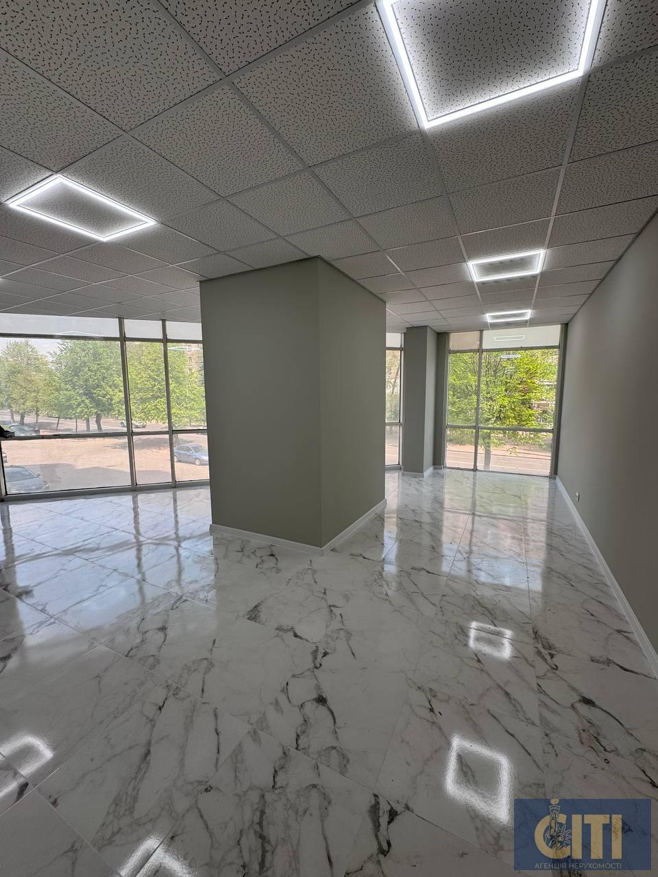 Приміщення в бізнес-центрі по вул. Перемоги, 52 м², простір типу open space на 2-му поверсі. Перемоги, 52 м², простір типу open space на 2-му поверсі.