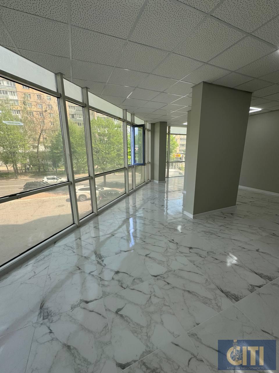 Приміщення у бізнес-центрі по вул. Перемоги, 52 м², простір типу open space на 2-му поверсі. Приміщення у бізнес-центрі по вул. Перемоги, 52 м², простір типу open space на 2-му поверсі.