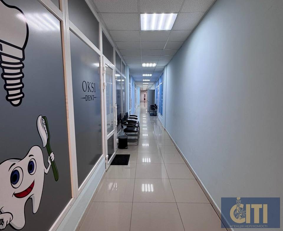 Space in business center on ul. Peremogi, 80 m², open space on the 2nd floor.
