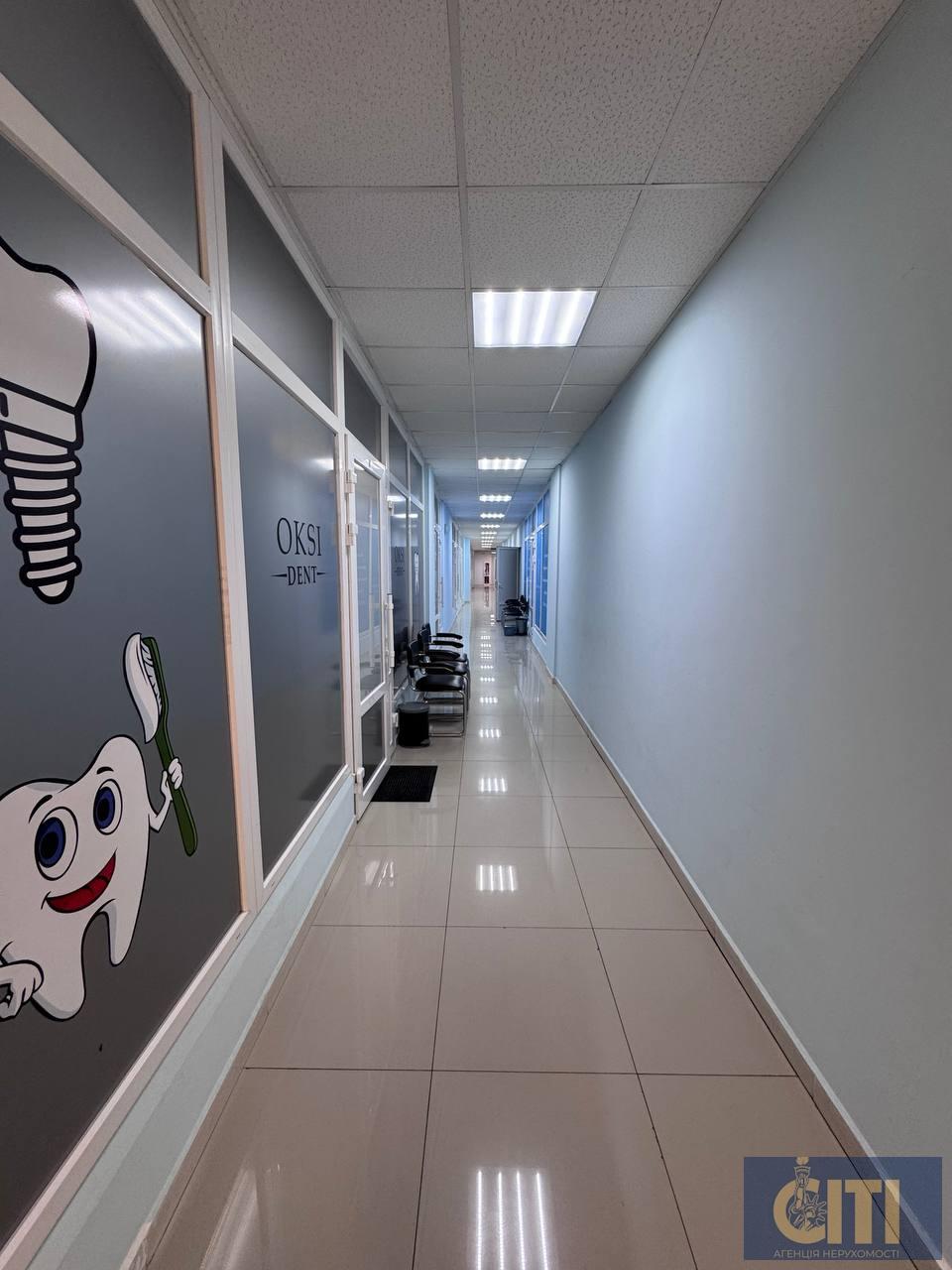 Space in business center on ul. Peremogi, 80 m², open space on the 2nd floor.