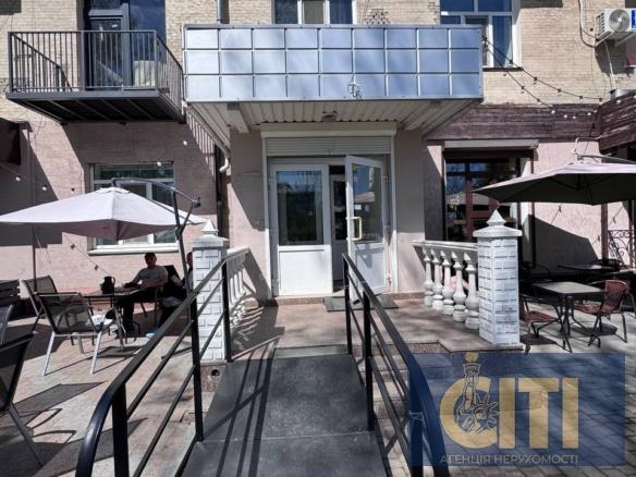 Приміщення в самому центрі міста - Небесної Сотні/Лятошинського, 57 м².