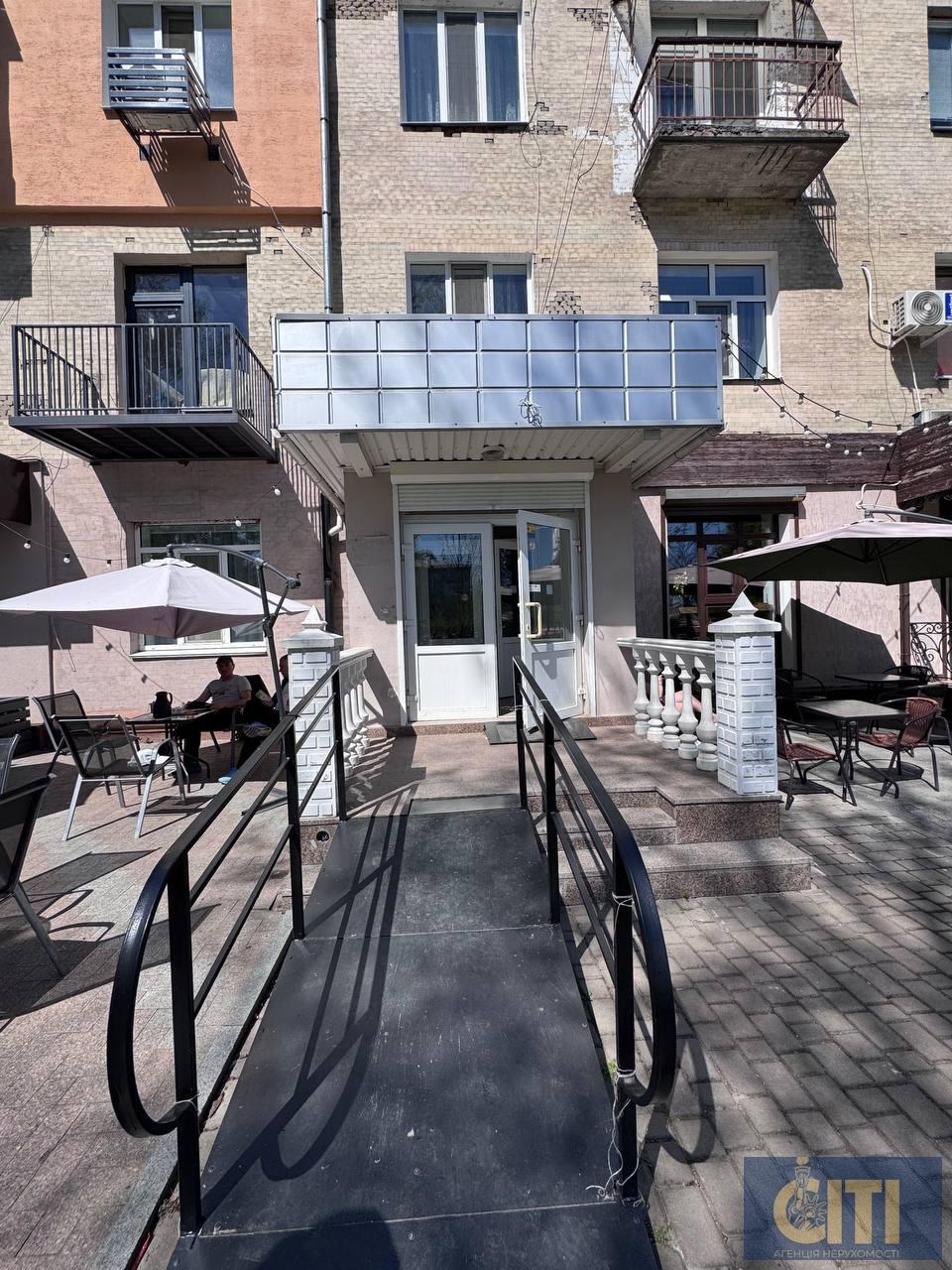 Приміщення у самому центрі міста — Небесної Сотні/Лятошинського, 57 м².