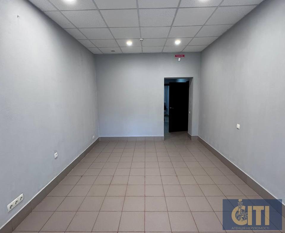 Приміщення у самому центрі міста — Небесної Сотні/Лятошинського, 57 м².