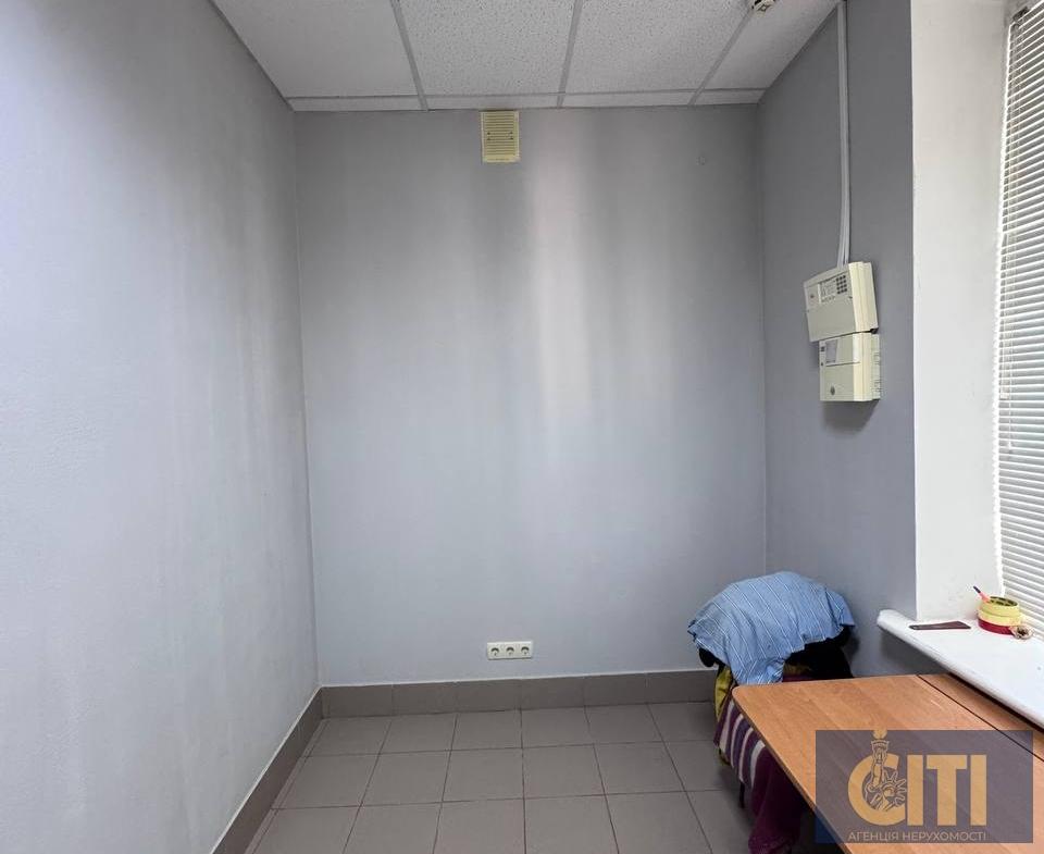 Приміщення у самому центрі міста — Небесної Сотні/Лятошинського, 57 м².