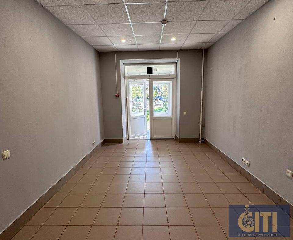 Приміщення у самому центрі міста — Небесної Сотні/Лятошинського, 57 м².