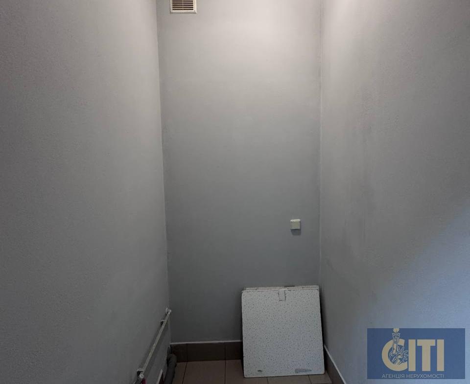 Приміщення у самому центрі міста — Небесної Сотні/Лятошинського, 57 м².