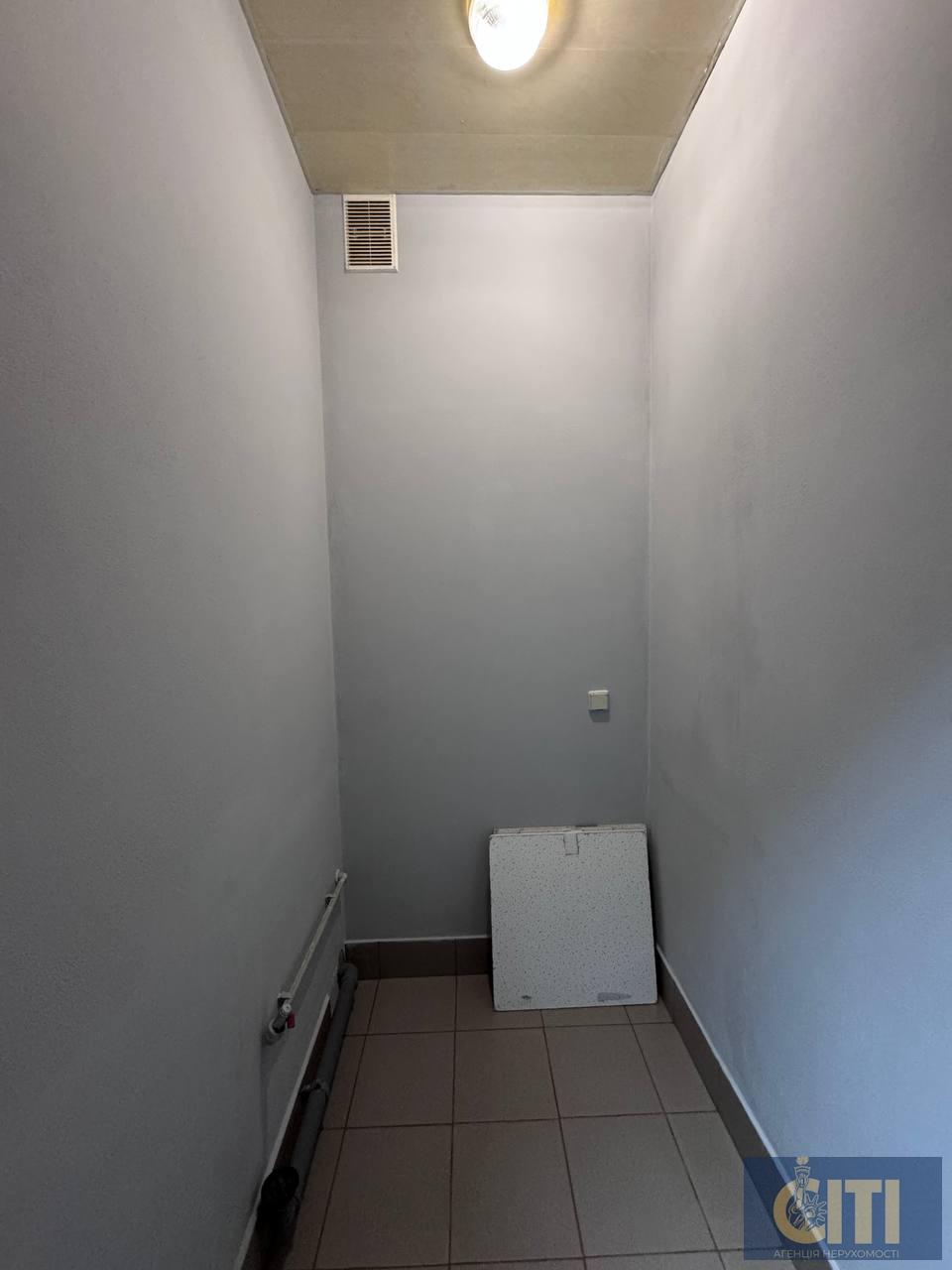 Приміщення у самому центрі міста — Небесної Сотні/Лятошинського, 57 м².