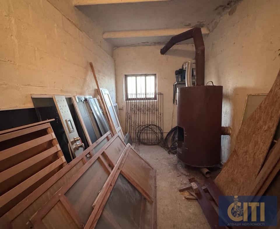 Продаж нежитлової будівлі у м.Коростень загальною площею 511 м²