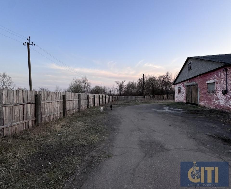 Продаж нежитлової будівлі у м.Коростень загальною площею 511 м²