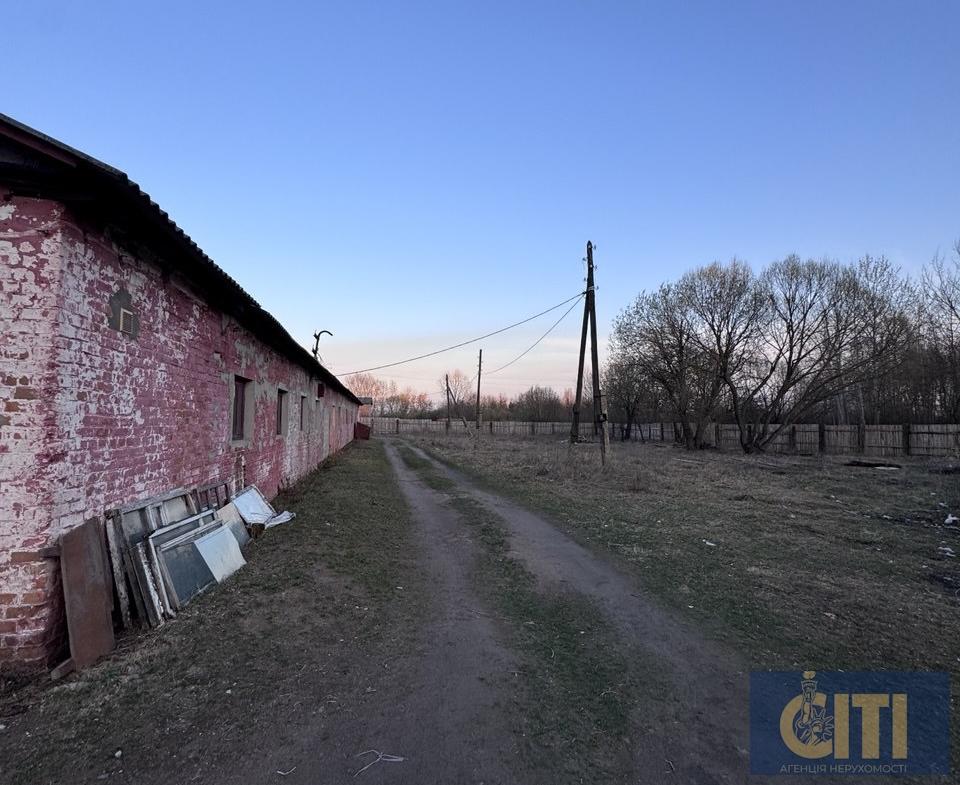 Продаж нежитлової будівлі у м.Коростень загальною площею 511 м²