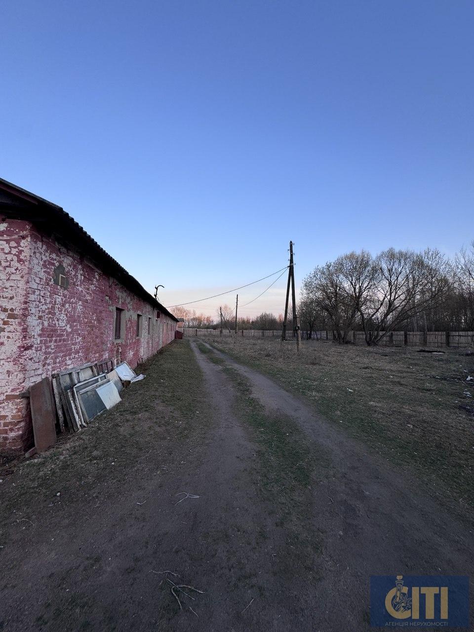 Продаж нежитлової будівлі у м.Коростень загальною площею 511 м²