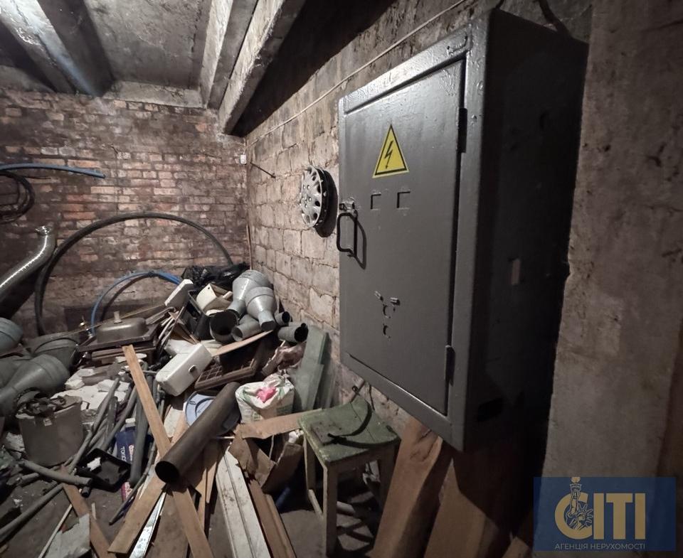 Продаж нежитлової будівлі у м.Коростень загальною площею 511 м²