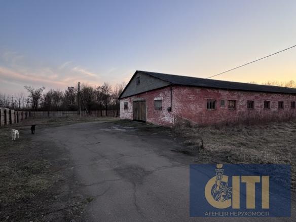 Продаж нежитлової будівлі у м.Коростень загальною площею 511 м²