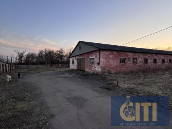Продаж нежитлової будівлі у м.Коростень загальною площею 511 м²