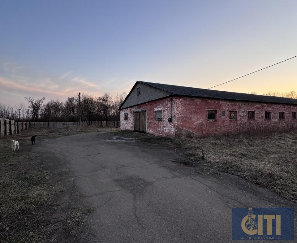 Продаж нежитлової будівлі у м.Коростень загальною площею 511 м²