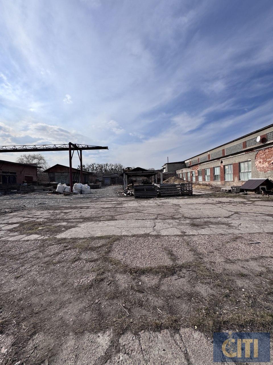 Продаж нежитлової частини будівлі у м.Коростень загальною площею 346 м² Продаж нежитлової частини будівлі у м.Коростень загальною площею 346 м²