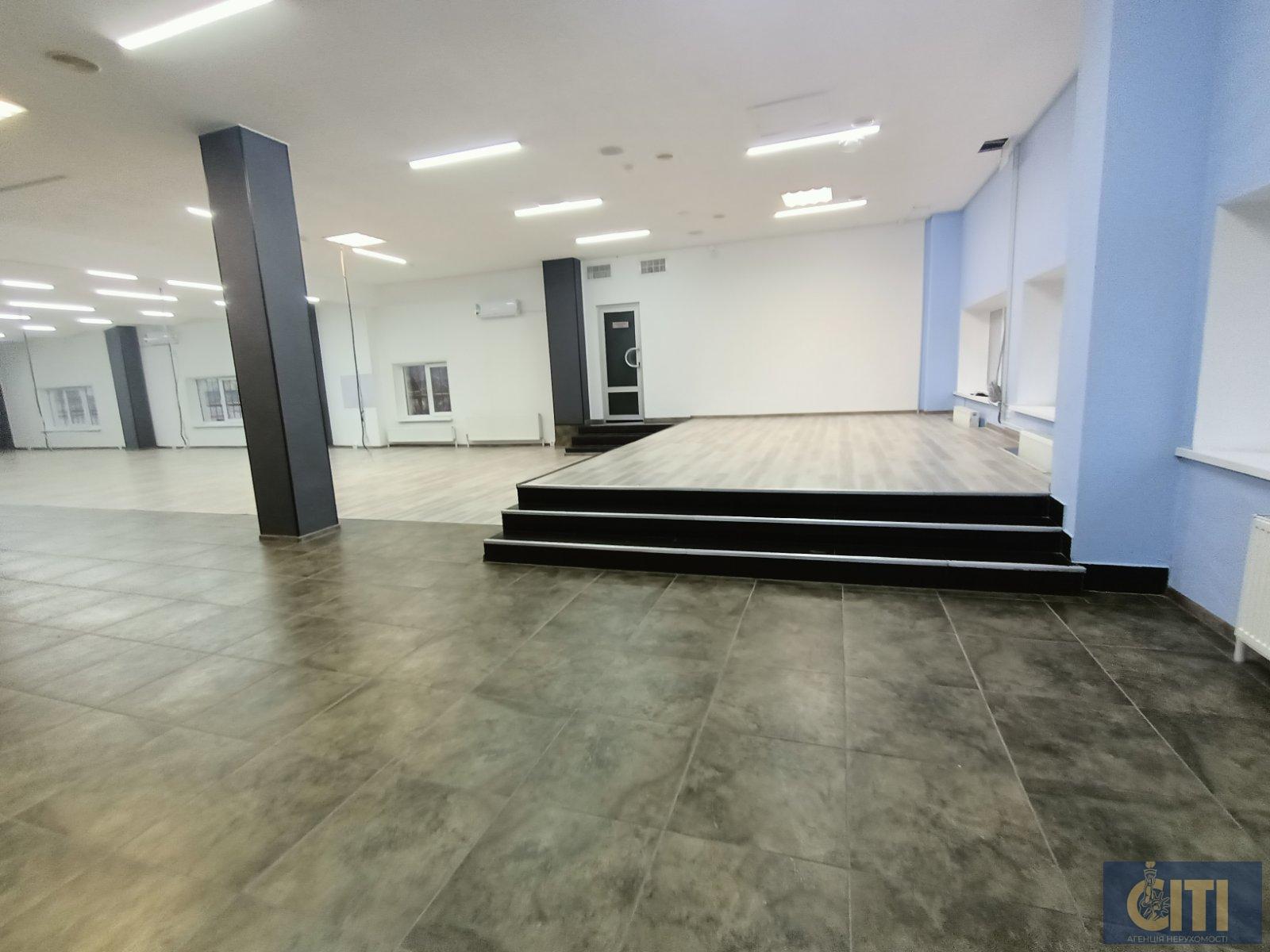 Сдаётся помещение на втором этаже площадью 600 м2 в отличном состоянии Здається приміщення на другому поверсі площею 600 м2 у відмінному стані