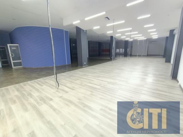 Здається приміщення на другому поверсі площею 600 м2 у відмінному стані