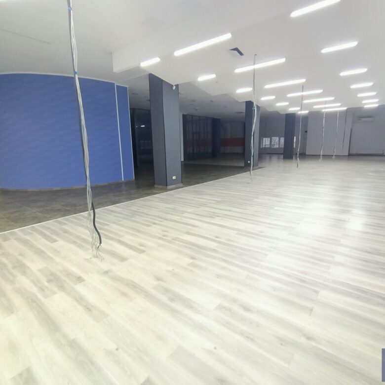 Здається приміщення на другому поверсі площею 600 м2 у відмінному стані