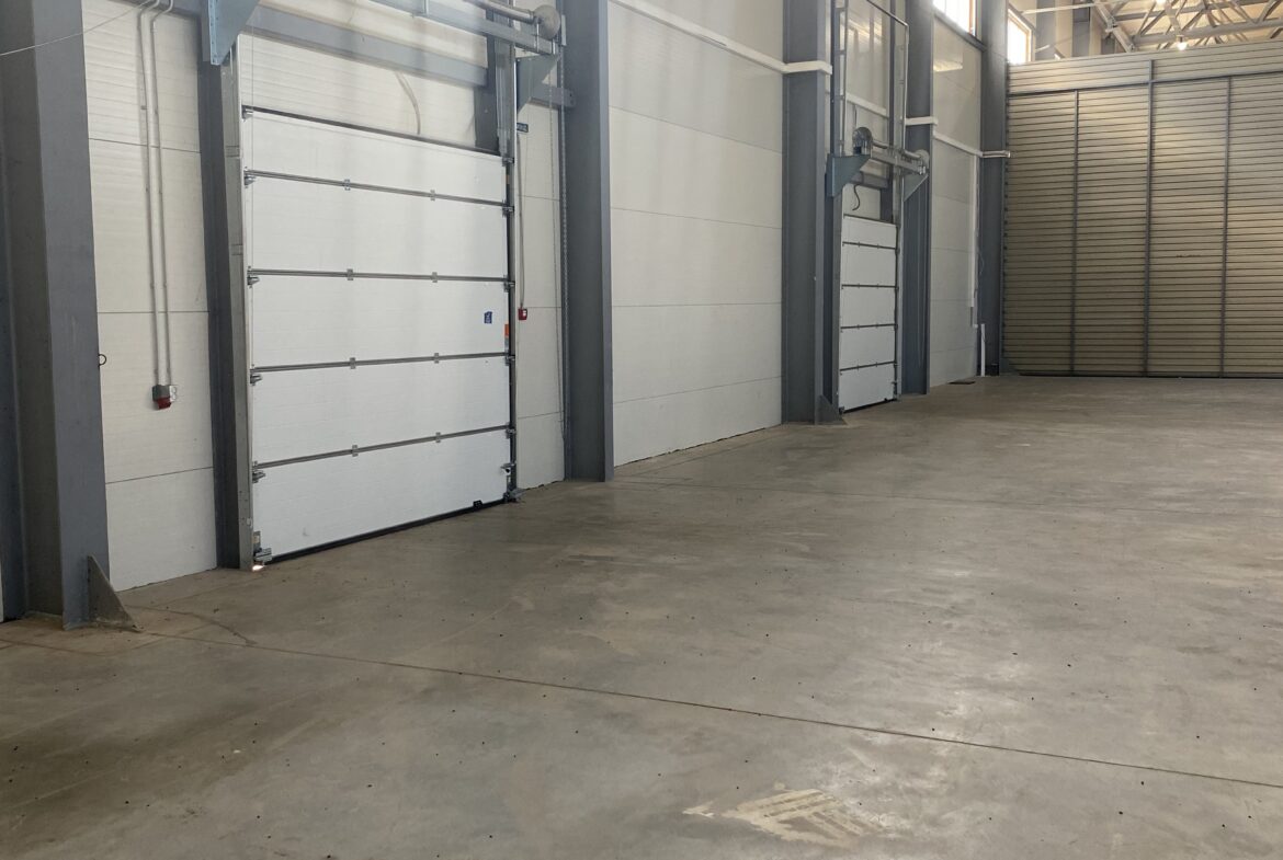 Здаються в оренду нові сучасні складські приміщення загальною площею 3827 кв.м.