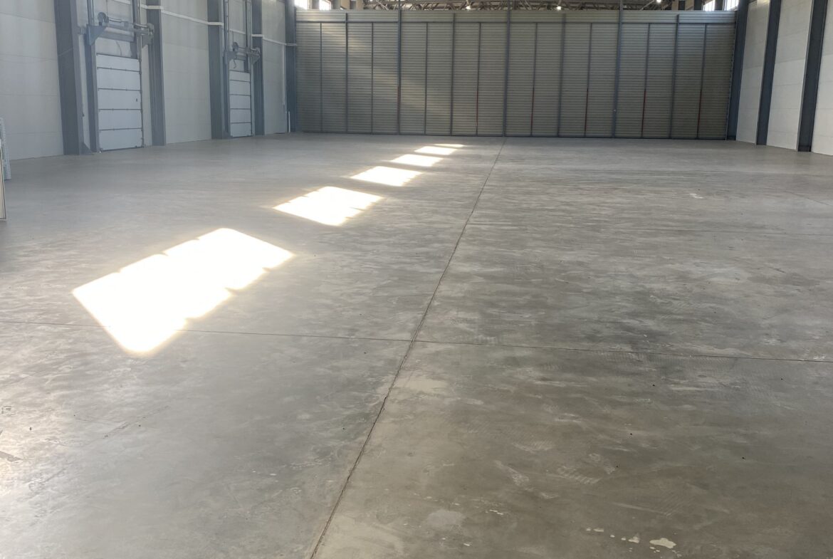 Здаються в оренду нові сучасні складські приміщення загальною площею 3827 кв.м.