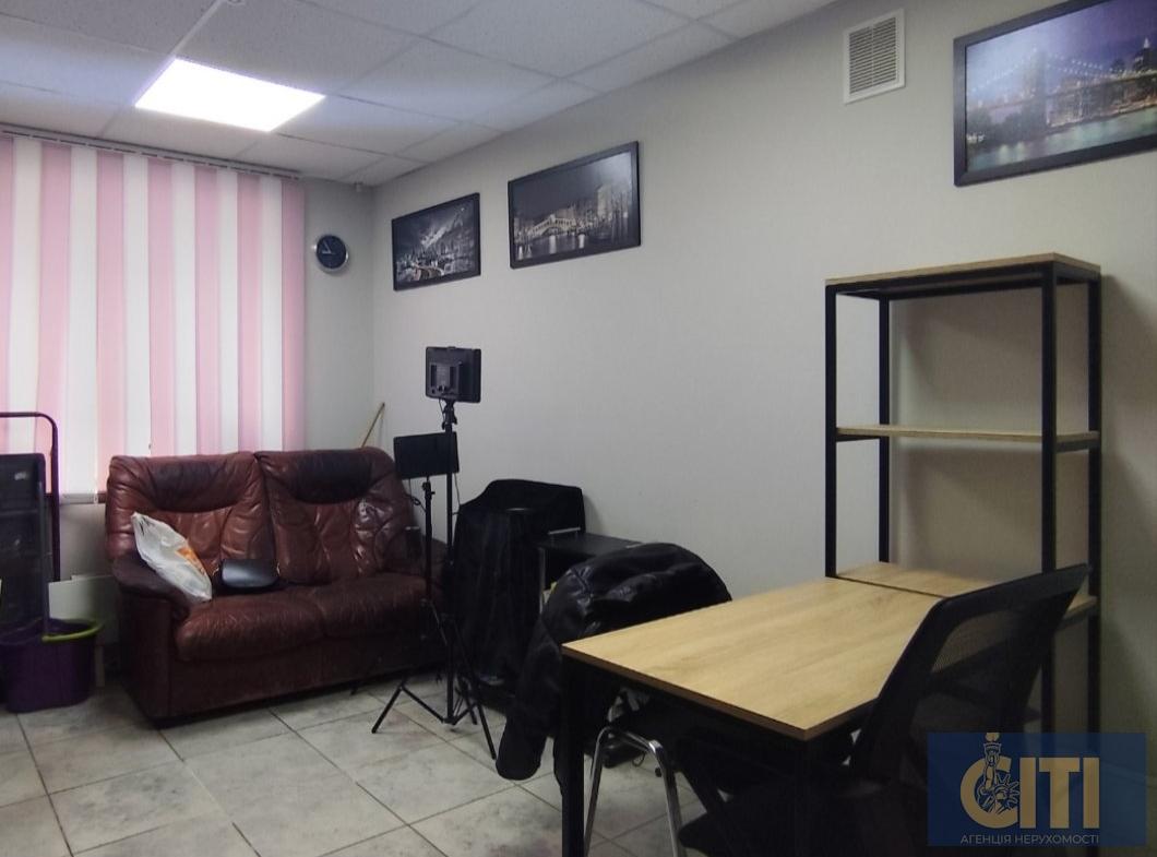 Здається в оренду приміщення площею 56 кв.м на вулиці Тутковського