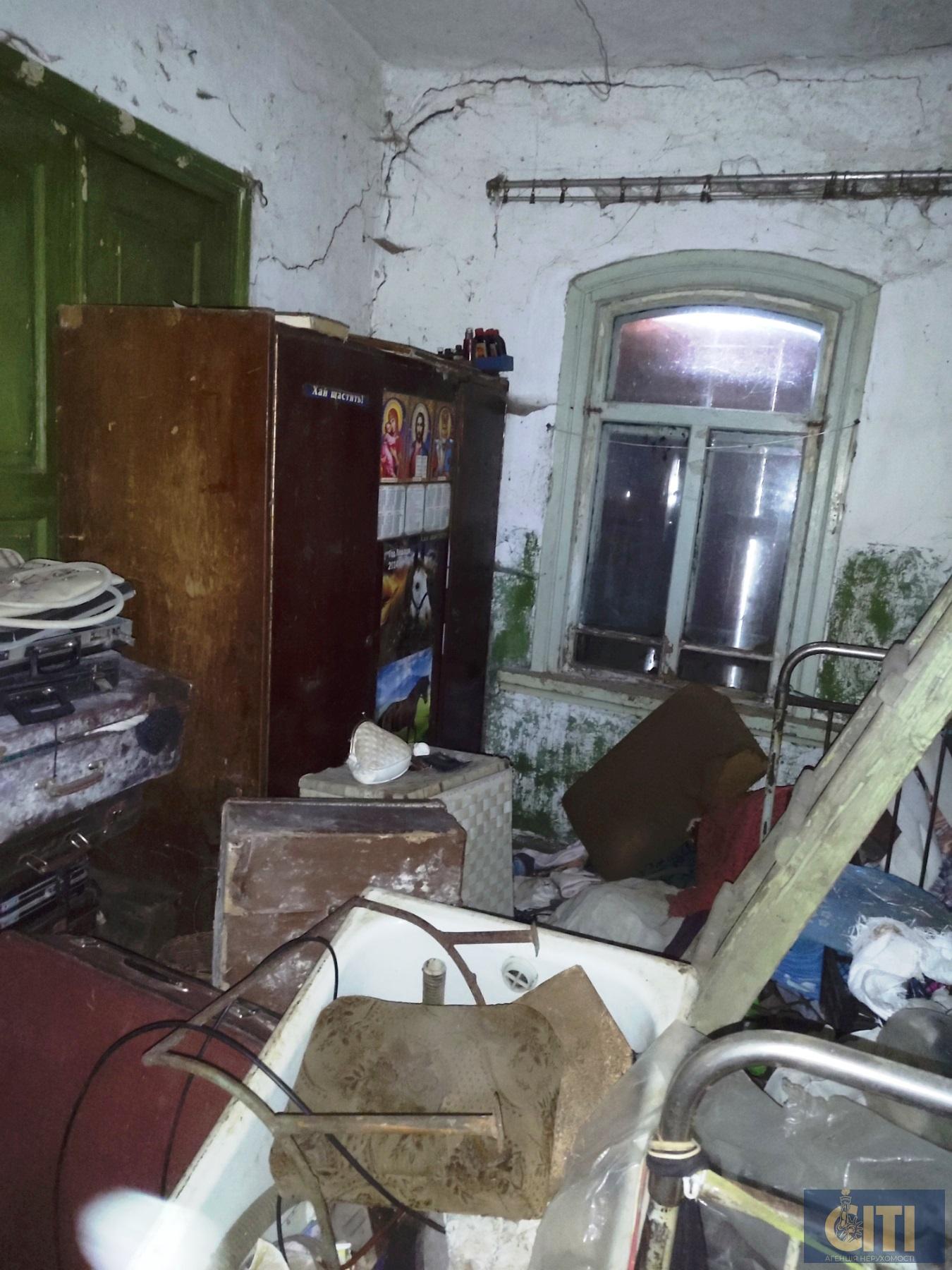 Фасадна ділянка зі старим будинком в центрі Житомира, 4.5 сот Фасадна ділянка зі старим будинком в центрі Житомира, 4.5 сот