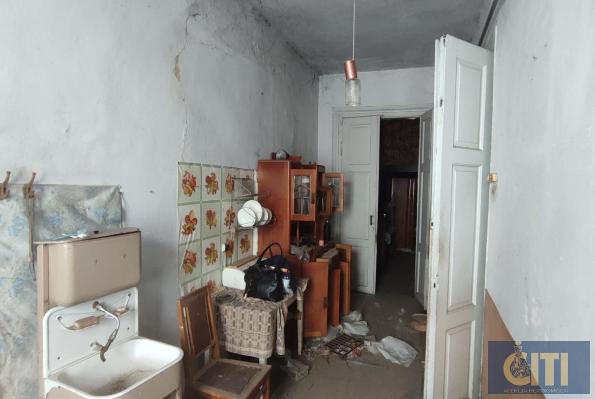 Продаж частини будинку з окремим входом, фасад, 5 вікон на вулицю, 92.7 кв.м.