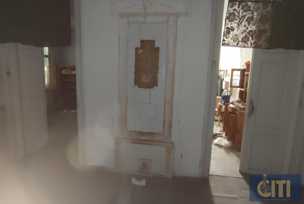 Продаж частини будинку з окремим входом, фасад, 5 вікон на вулицю, 92.7 кв.м.