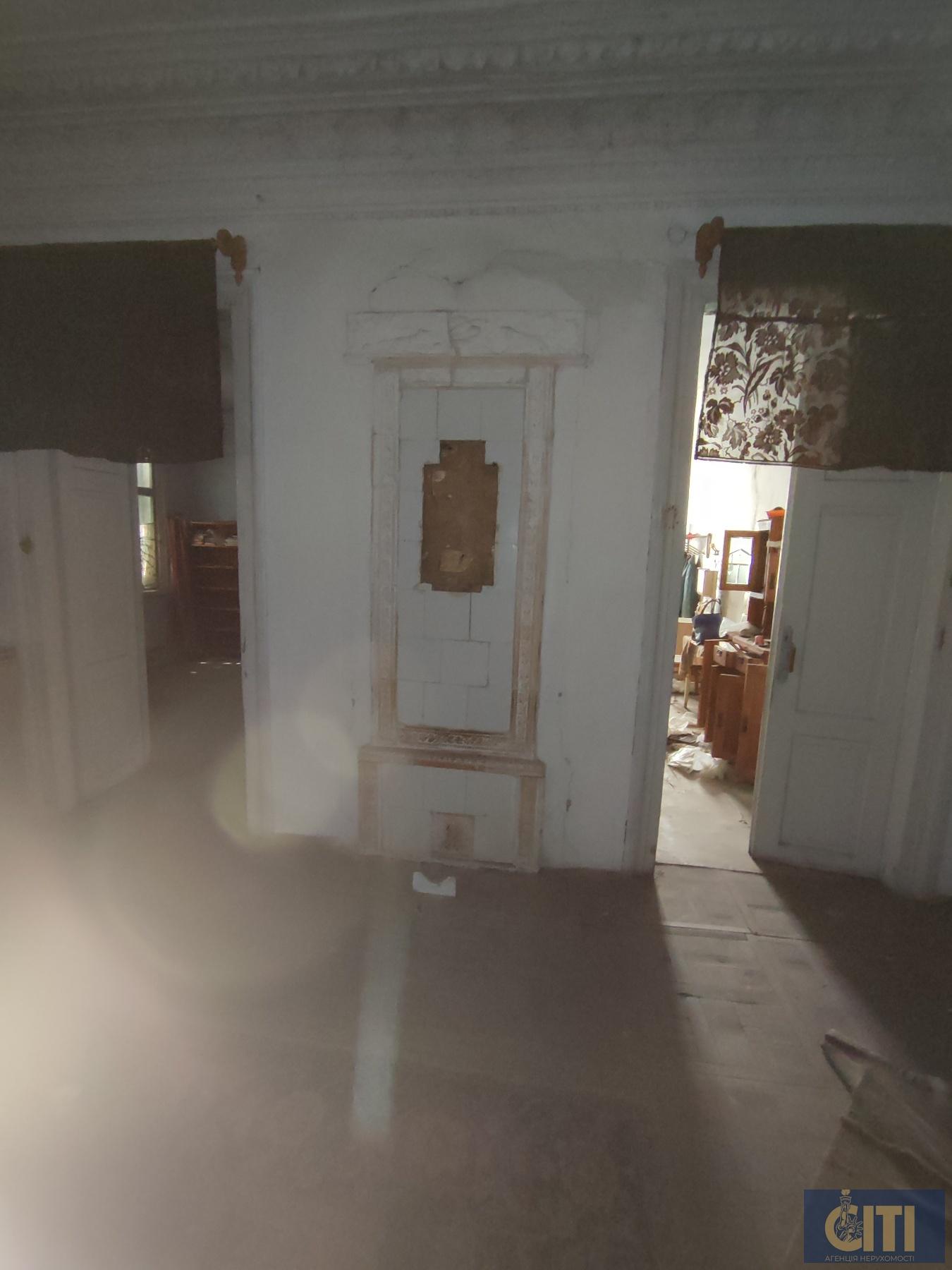 Продаж частини будинку з окремим входом, фасад, 5 вікон на вулицю, 92.7 кв.м. Продаж частини будинку з окремим входом, фасад, 5 вікон на вулицю, 92.7 кв.м.