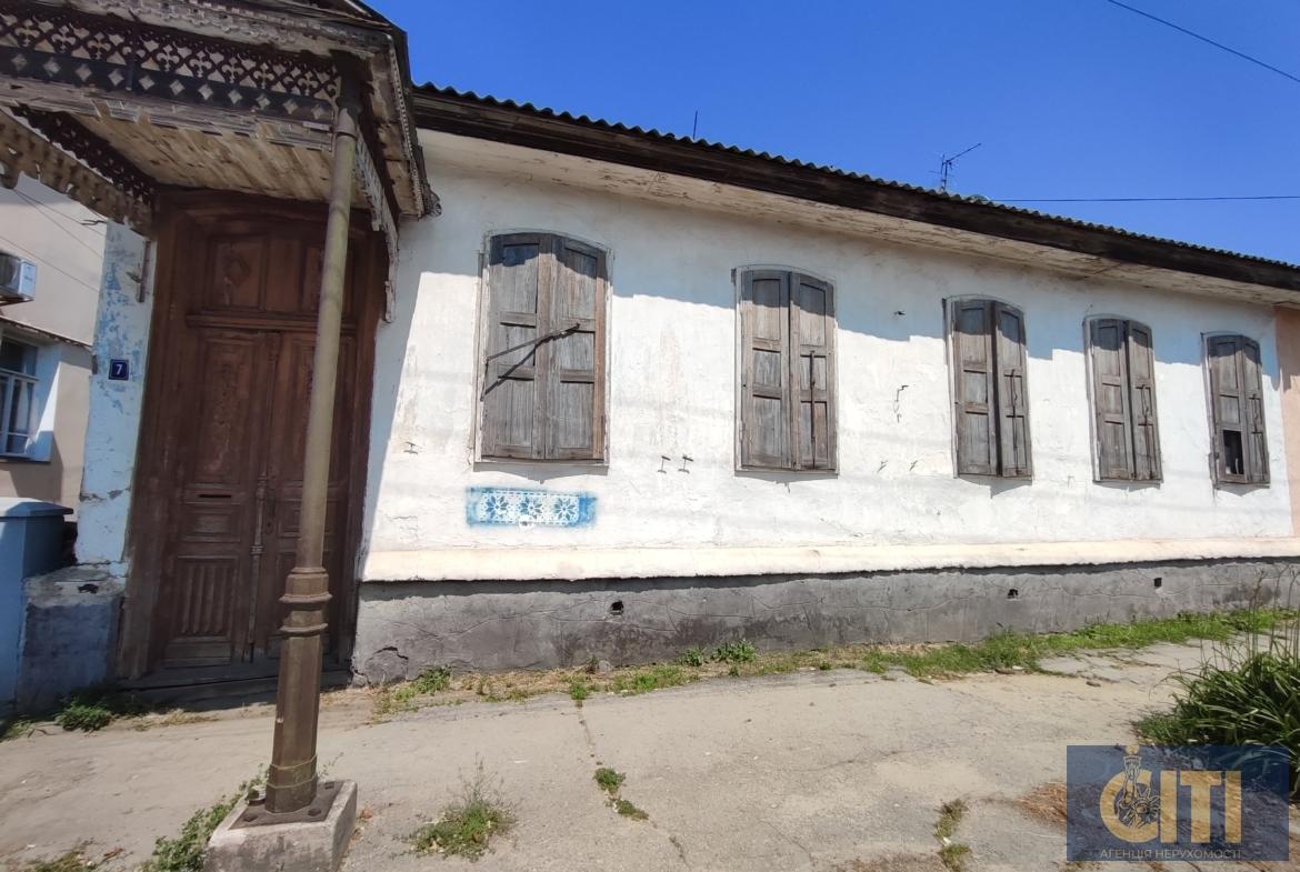 Продаж частини будинку з окремим входом, фасад, 5 вікон на вулицю, 92.7 кв.м.
