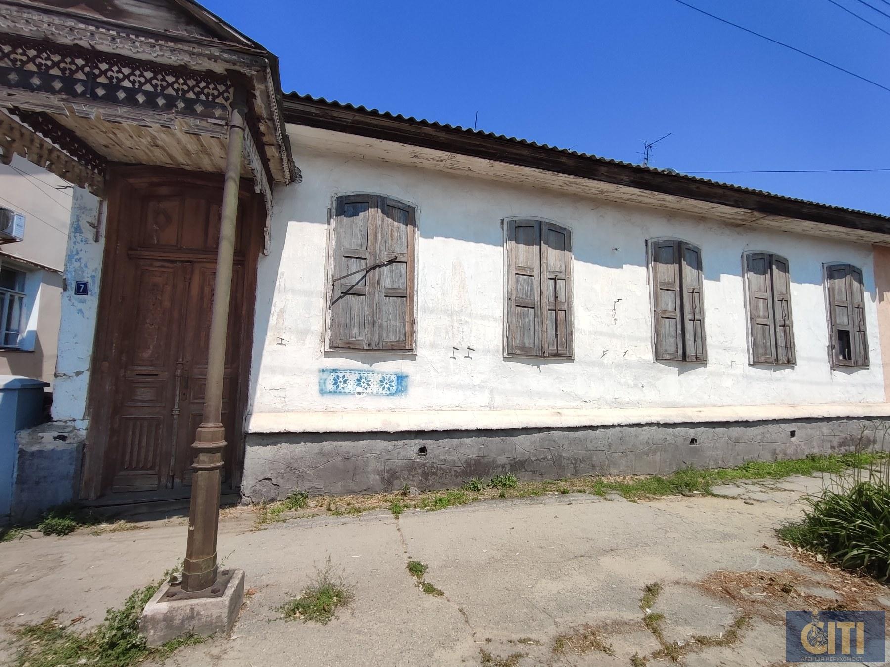 Продаж частини будинку з окремим входом, фасад, 5 вікон на вулицю, 92.7 кв.м.