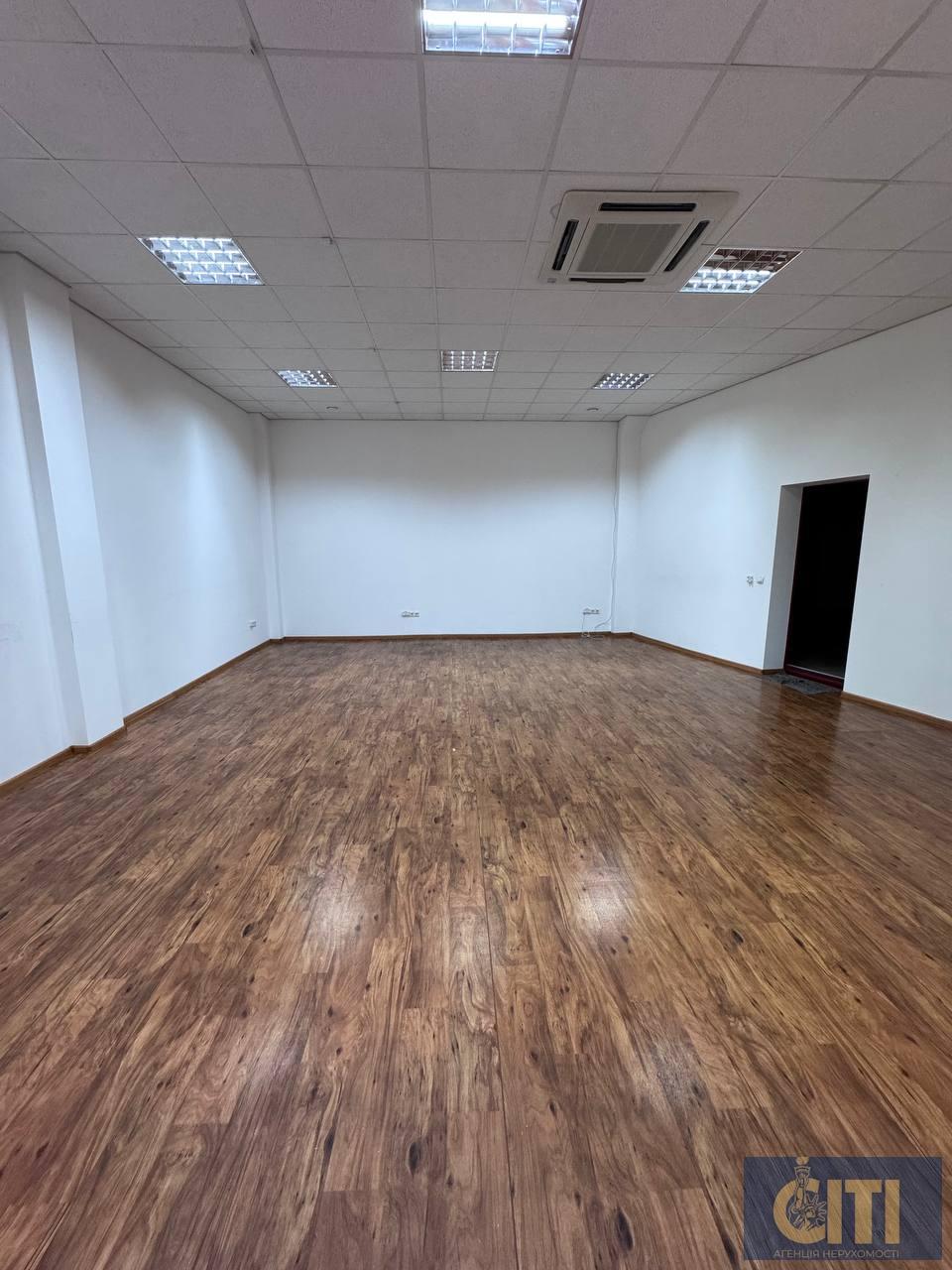 Задається в оренду офісне приміщення в Бізнес-центрі (Площа), 100 кв. м. Задається в оренду офісне приміщення в Бізнес-центрі (Площа), 100 кв. м.