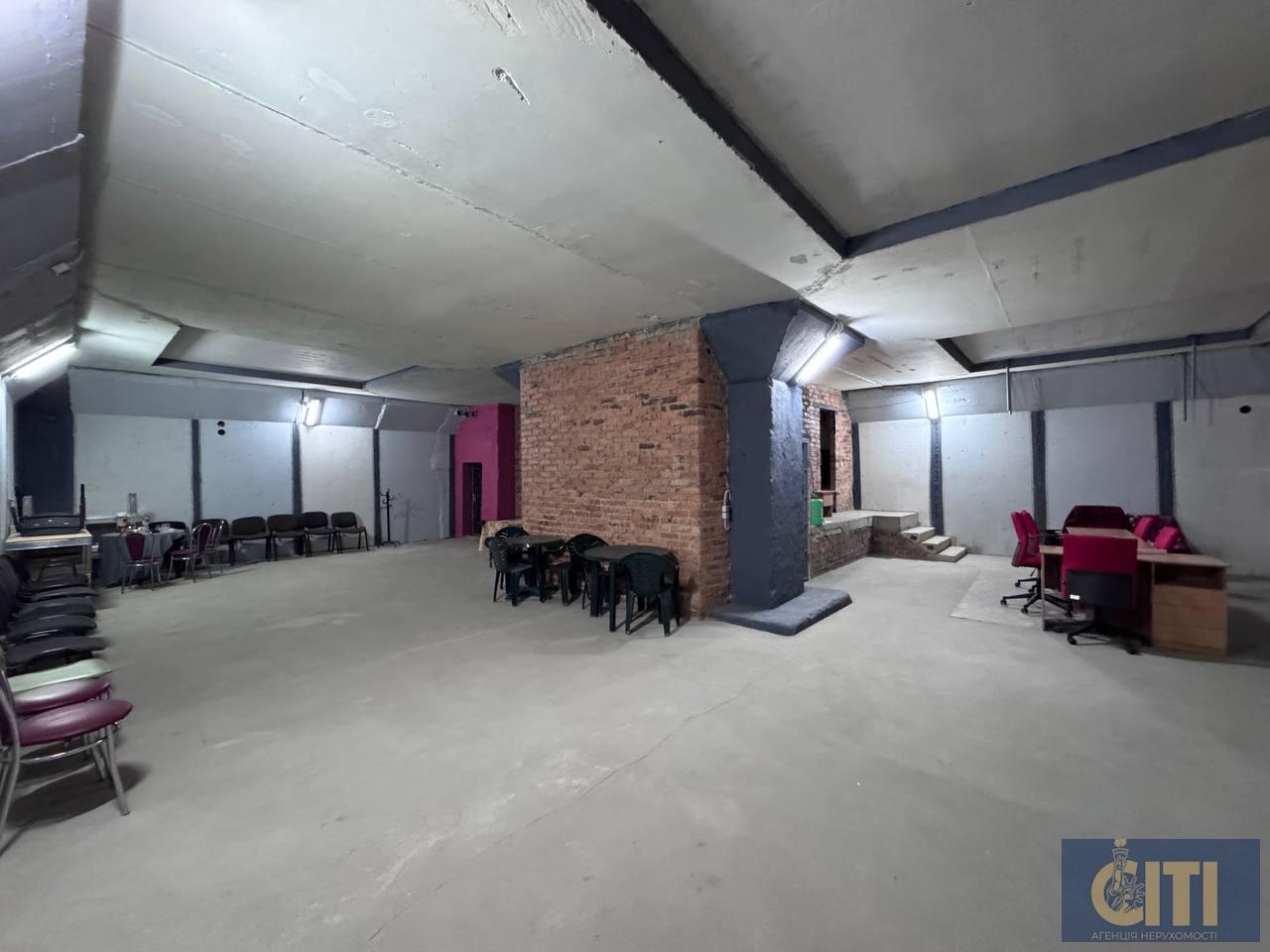 Задається в оренду офісне приміщення в Бізнес-центрі (Площа), 100 кв. м. Задається в оренду офісне приміщення в Бізнес-центрі (Площа), 100 кв. м.