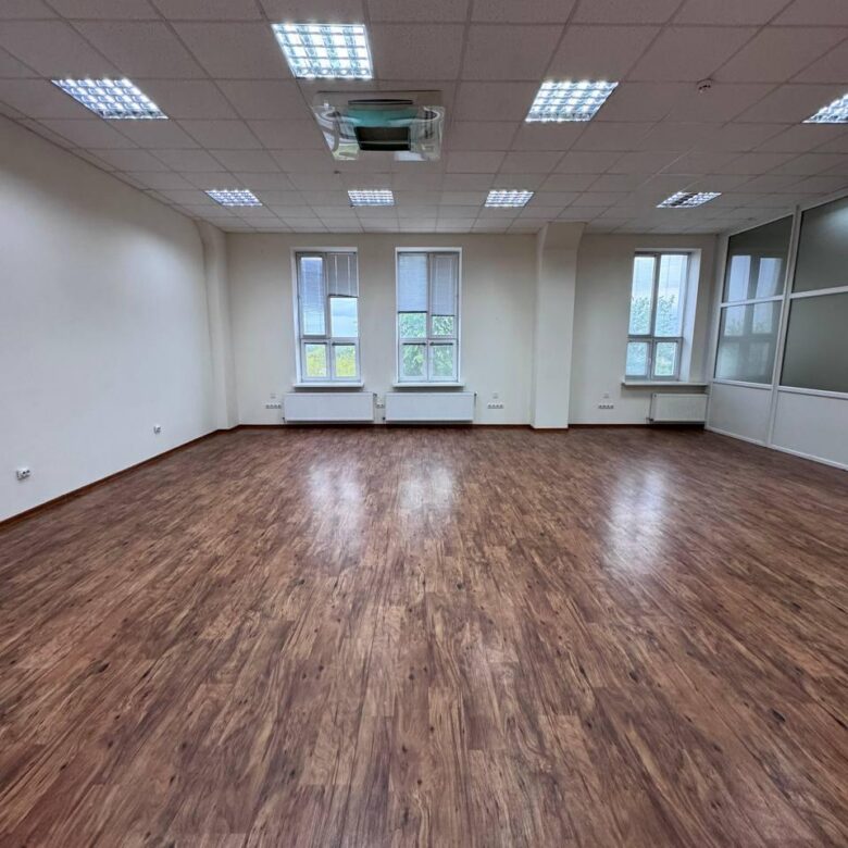 Задається в оренду офісне приміщення в Бізнес-центрі (Площа), 100 кв. м.