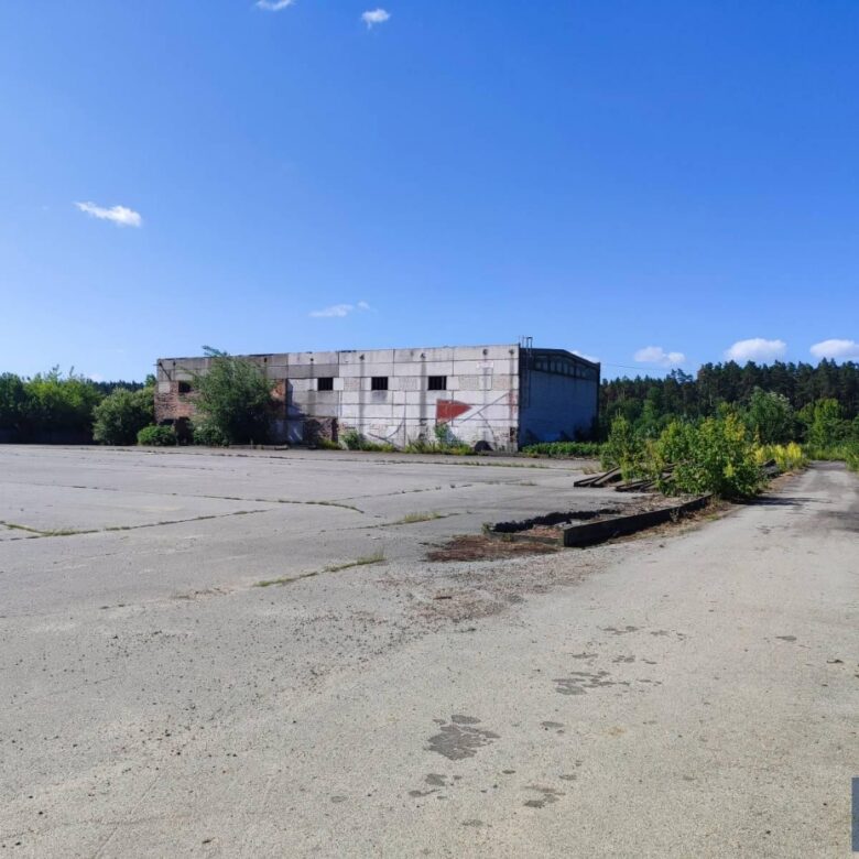 Земельна ділянка 2,7 Га + приміщення 800 кв.м. у Станишівці