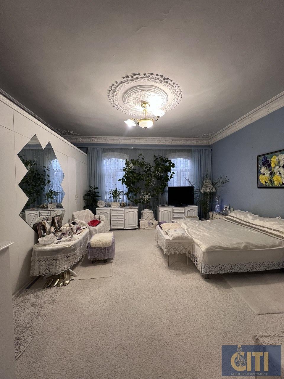 13173_img0908 Продаж приміщення, перший поверх з окремим входом. Фасад. Бульвар!