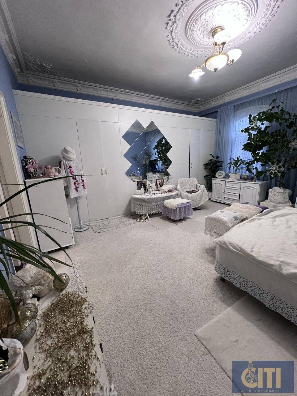 13173_img0909 Продаж приміщення, перший поверх з окремим входом. Фасад. Бульвар!